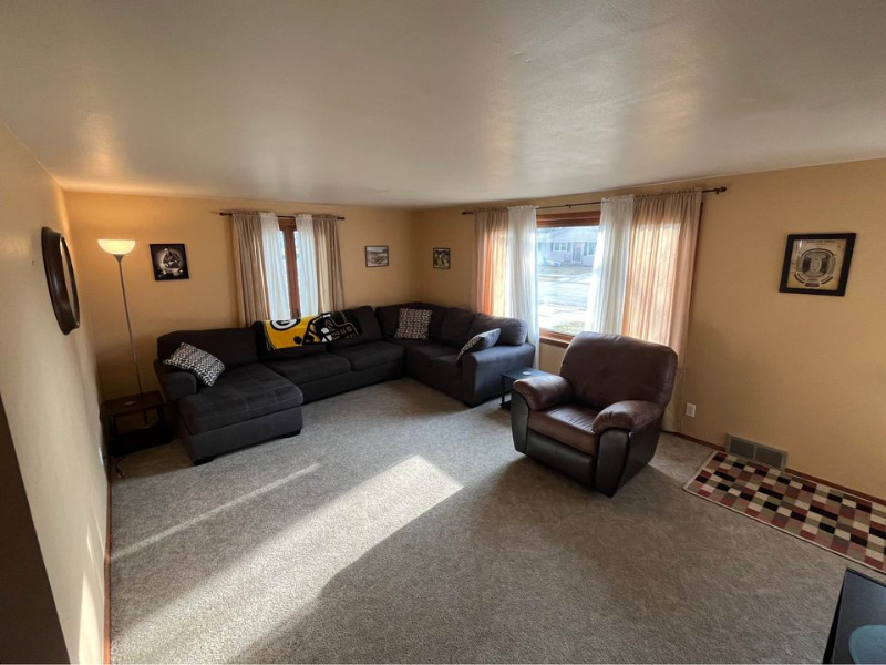 1198 Thorndale St - Photo 3 of 12