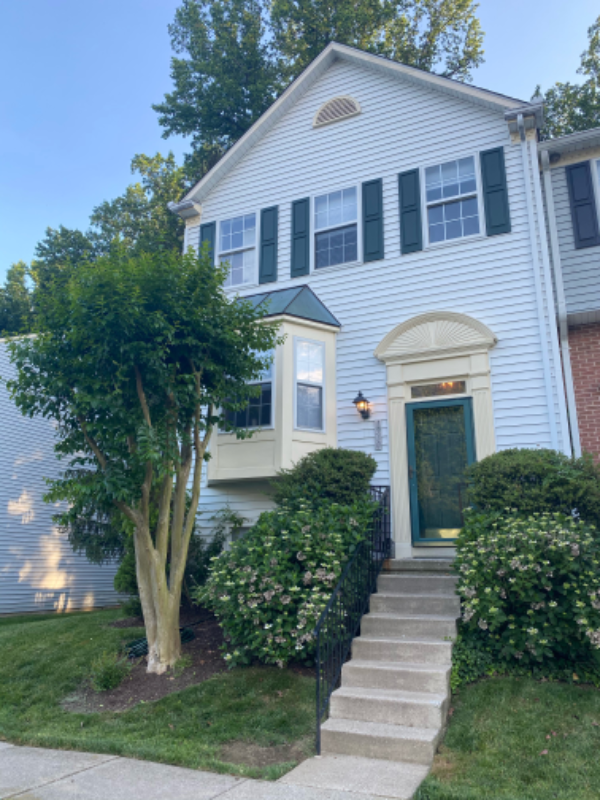 1310 Farley Ct S - Photo 2 of 30