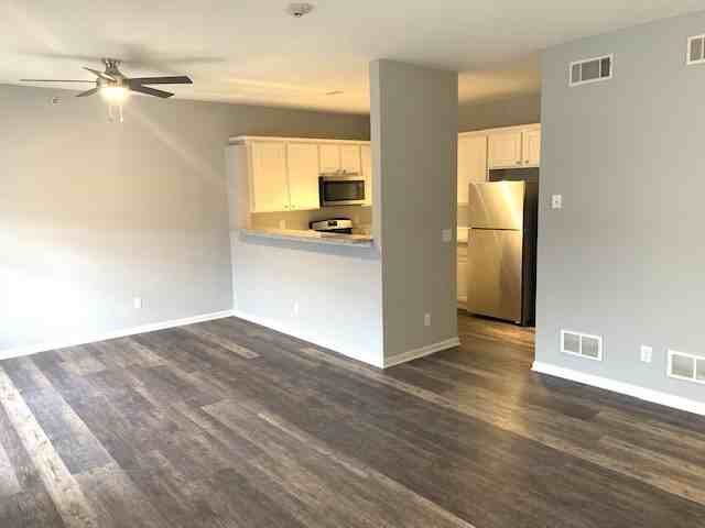 Lincolnshire Court Apartments - Photo 2 of 10