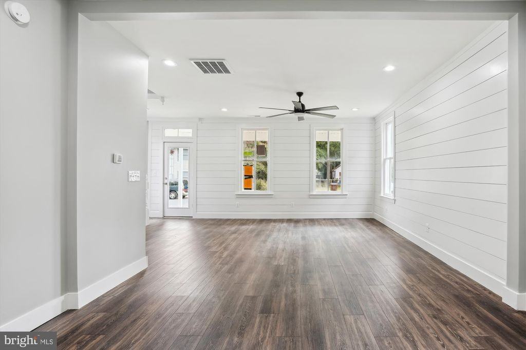 305 Willis St #1 - Photo 3 of 13