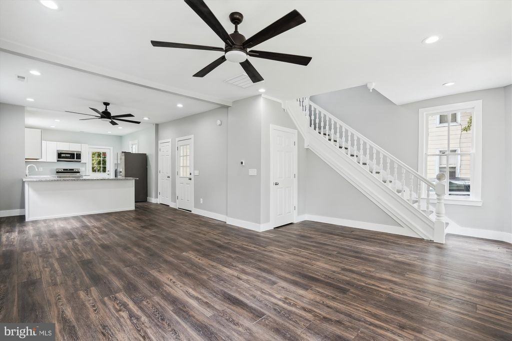 305 Willis St #1 - Photo 4 of 13
