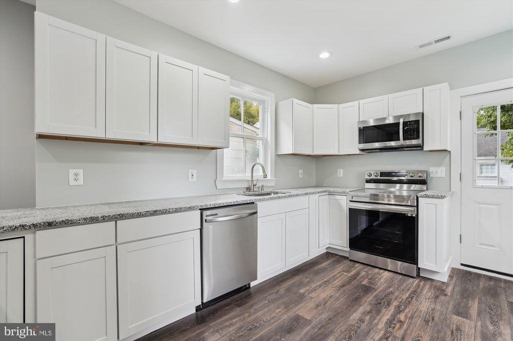 305 Willis St #1 - Photo 5 of 13