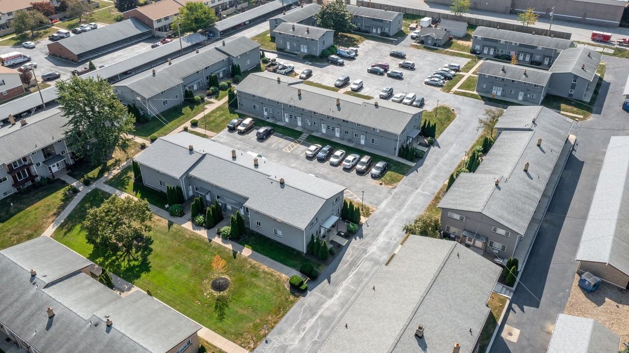 Mentor Mall Village - Photo 3 of 50