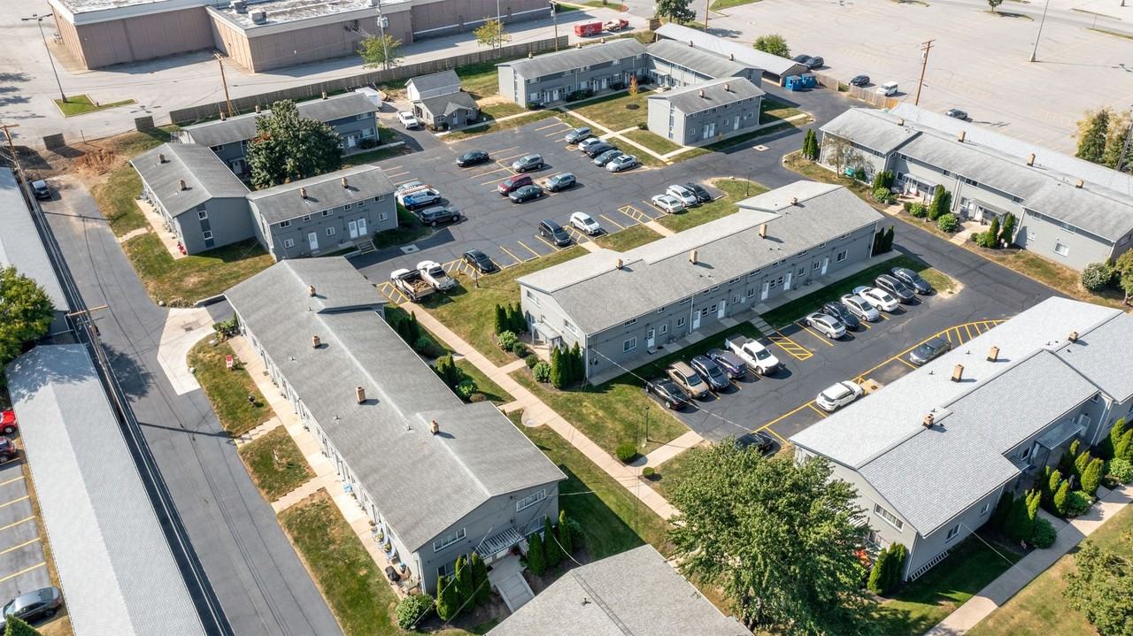 Mentor Mall Village - Photo 5 of 50