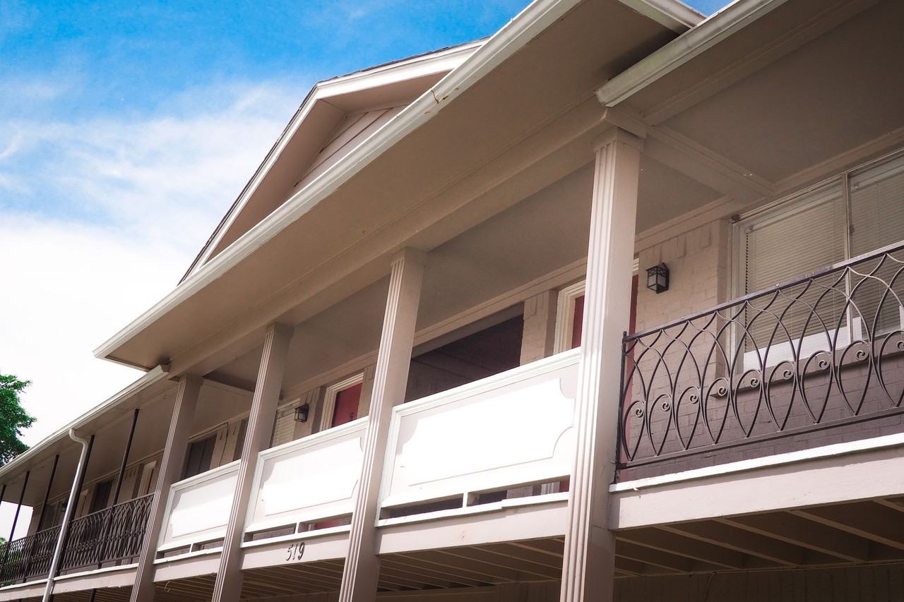 COLONIAL APARTMENTS - Photo 2 of 6