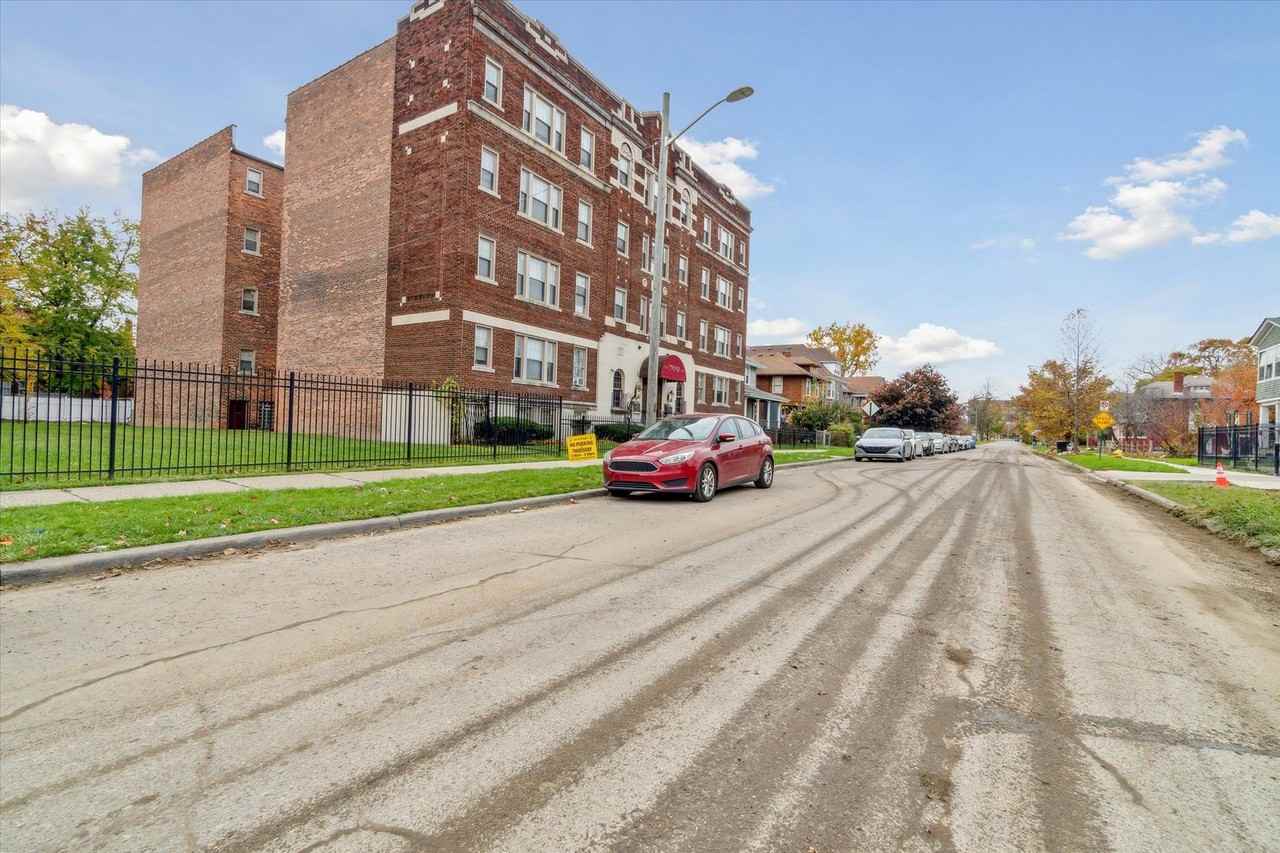 709 Hazelwood - FDR - Photo 2 of 27