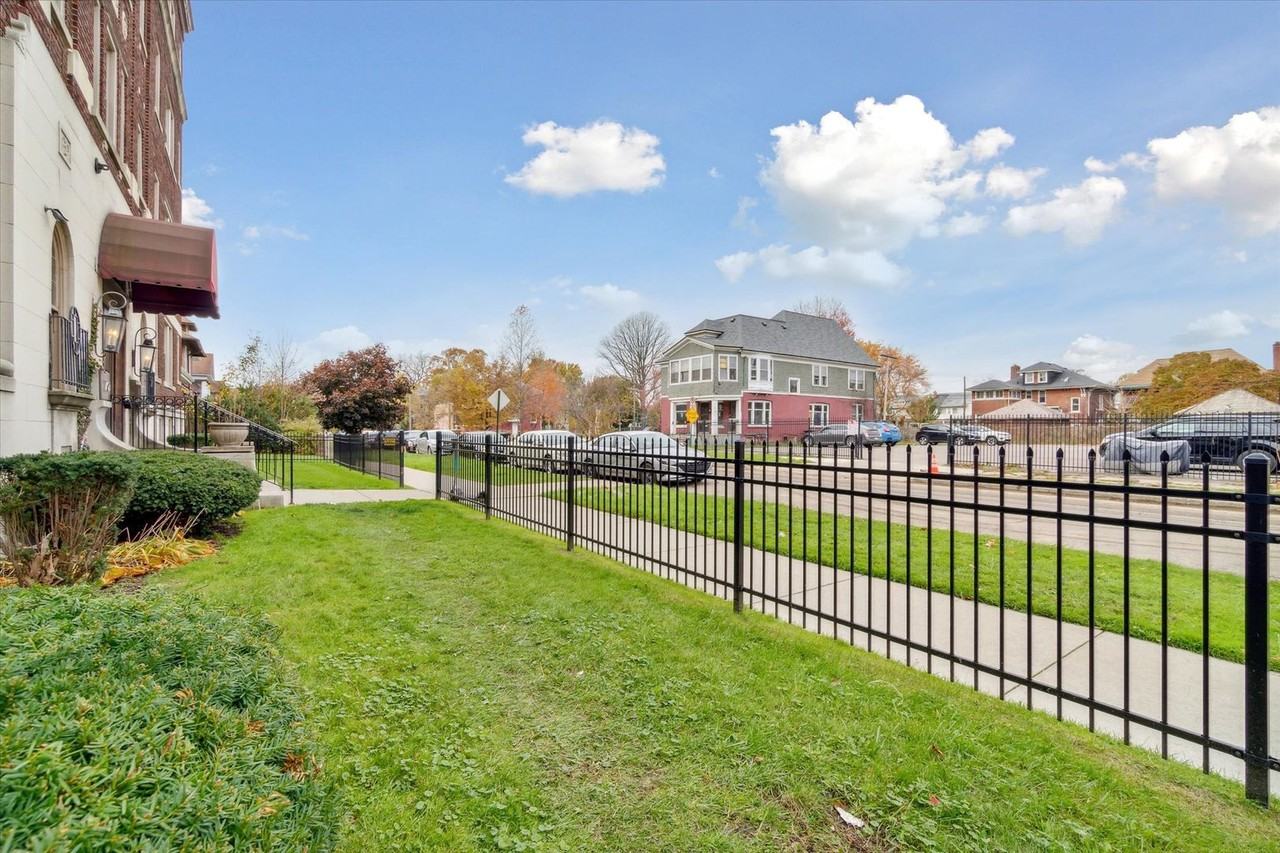 709 Hazelwood - FDR - Photo 4 of 27