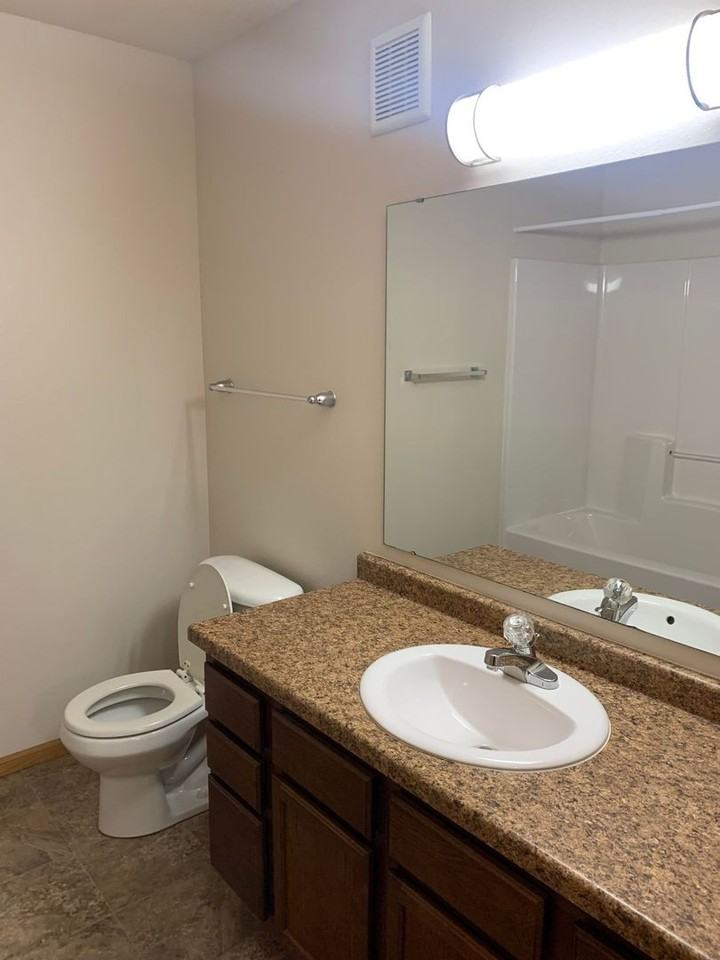 Westport Apartments - Photo 6 of 26