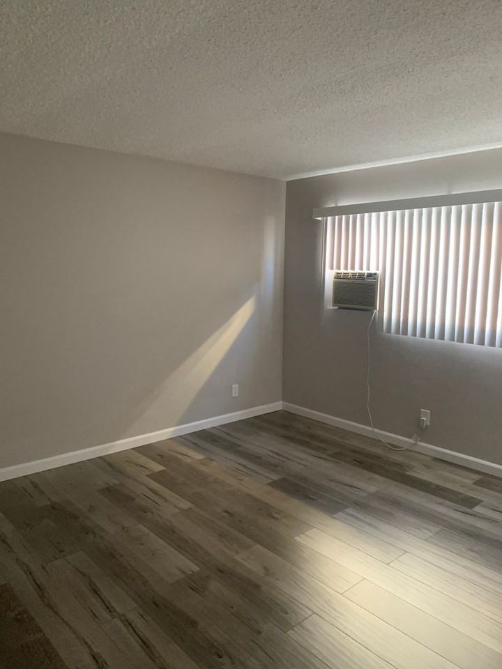 TARZANA 6130 - Photo 7 of 50