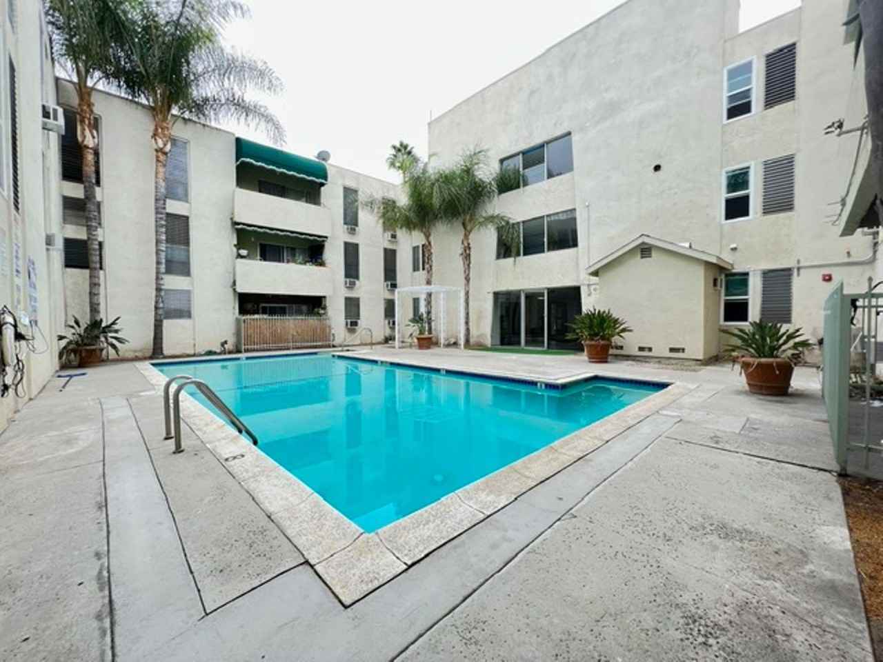 TARZANA 6130 - Photo 3 of 50