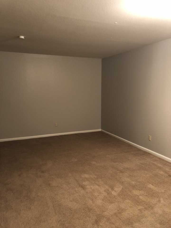 818 University Red brick - Photo 3 of 7