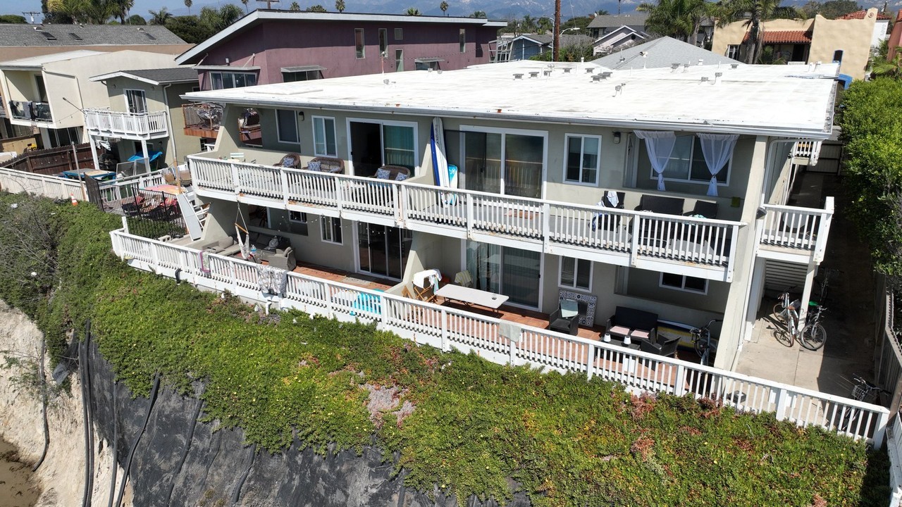 6561 Del Playa - Photo 4 of 28