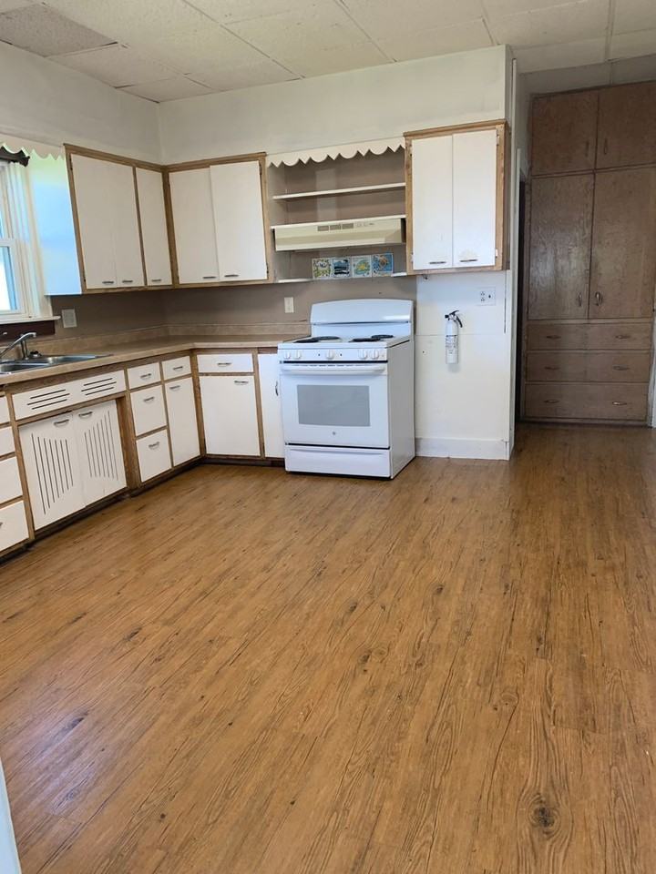721 6th Ave South - Photo 3 of 6