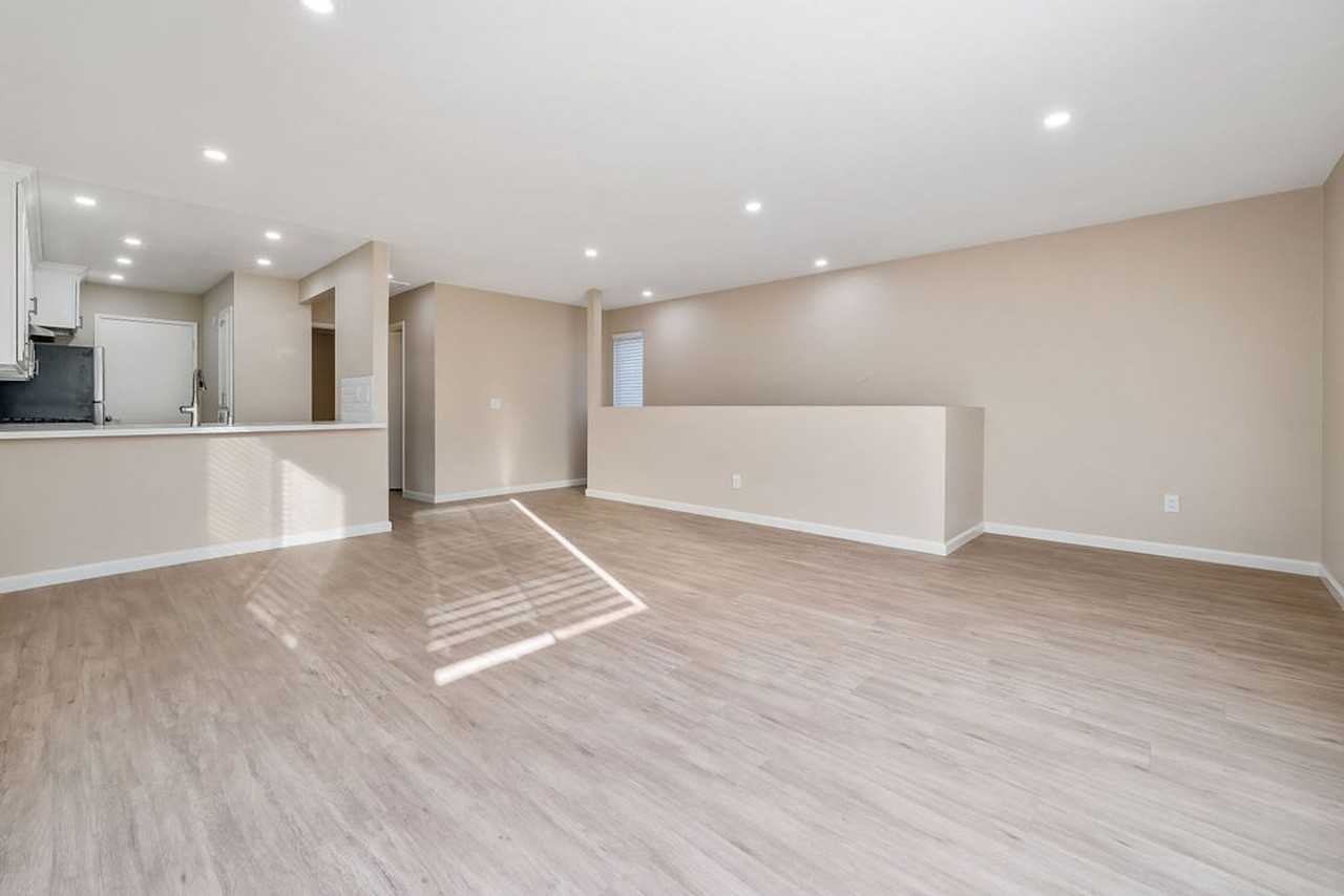 251 S 16th Street - Photo 4 of 18