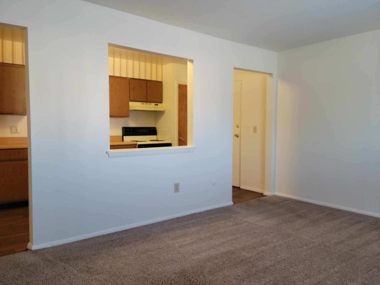 Linda & Susan Arms - Photo 2 of 6