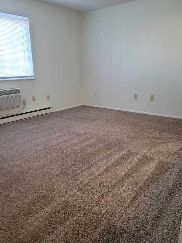 Linda & Susan Arms - Photo 3 of 6