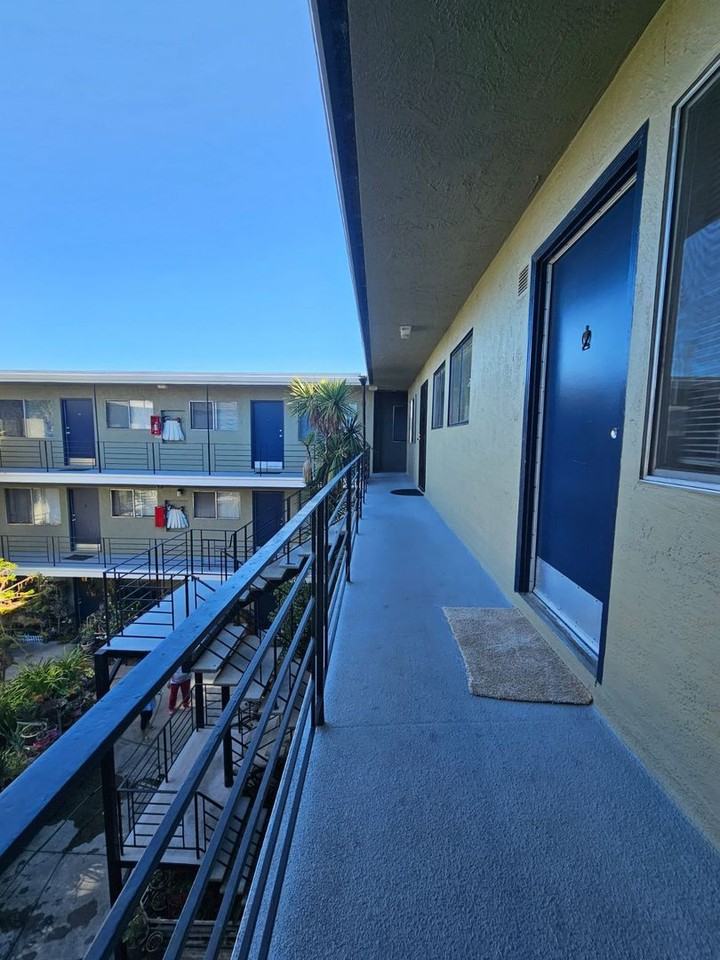 1706 8th Ave, Oakland - Photo 3 of 12