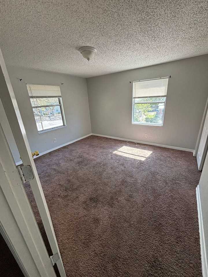 2511 10th Ave S - Photo 3 of 8