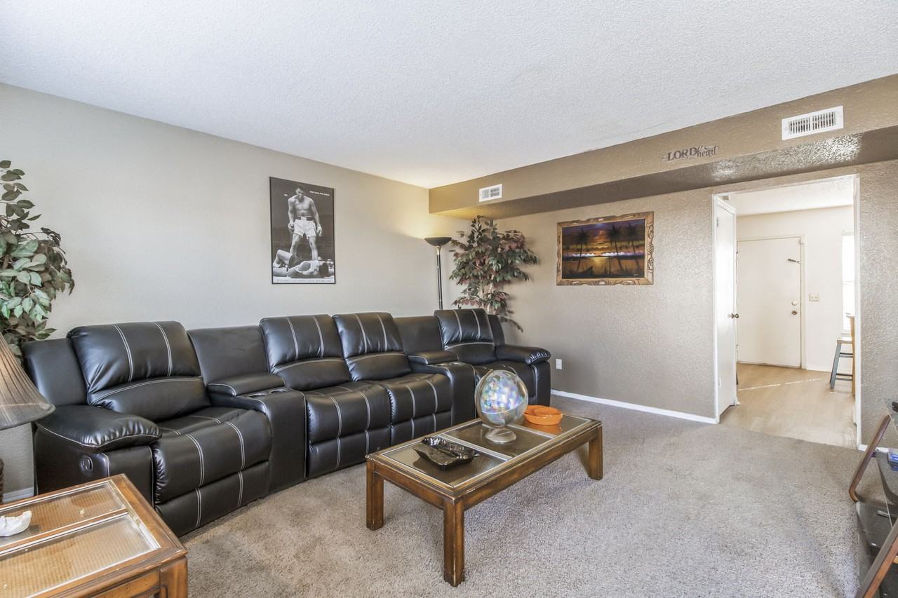 Willow Run Condos - Photo 2 of 8