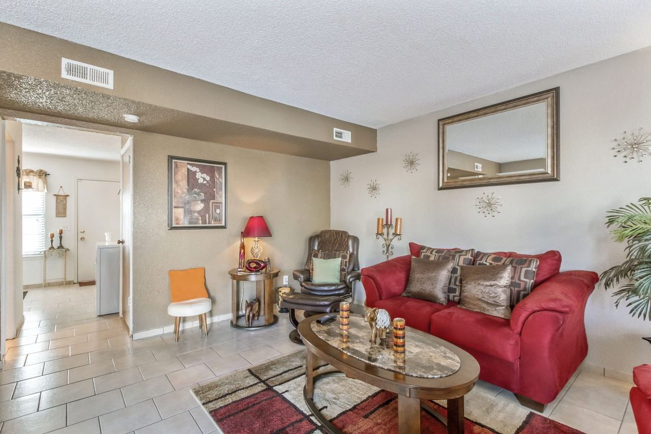 Willow Run Condos - Photo 3 of 8