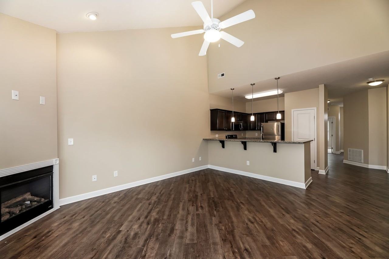 The Villas of Fox Hollow - Photo 4 of 50