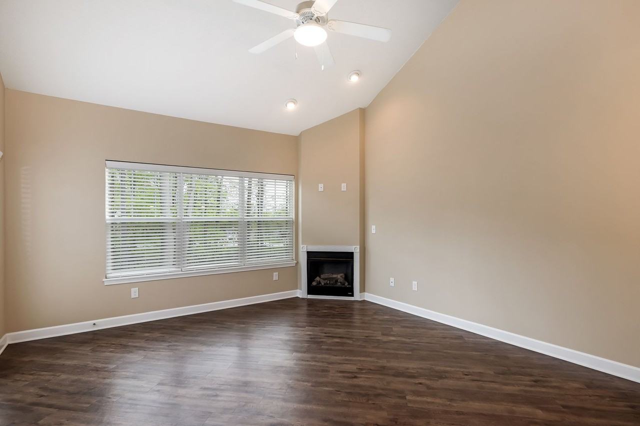 The Villas of Fox Hollow - Photo 5 of 50