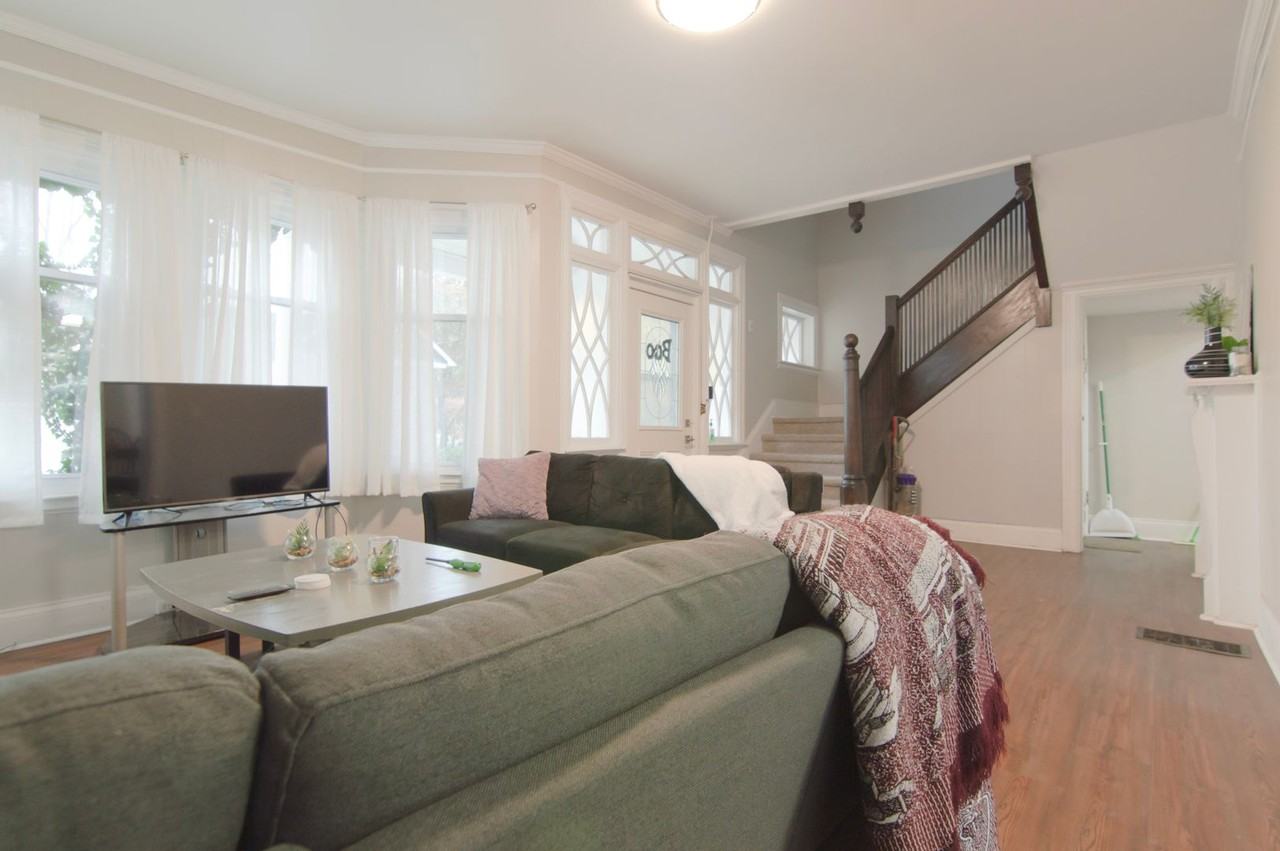 311 Farm St - Photo 6 of 45