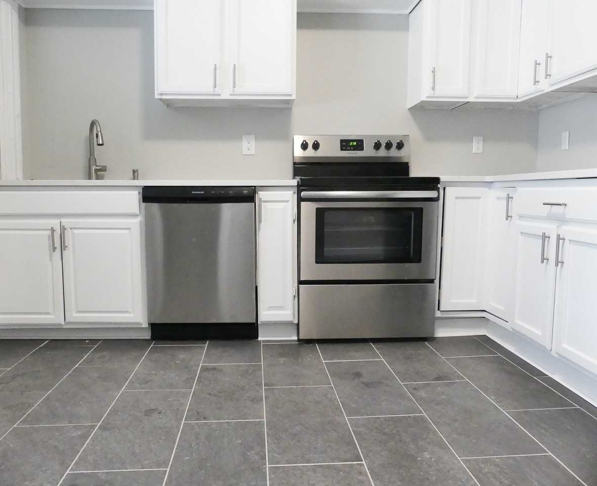 313 Farm St - Photo 2 of 36