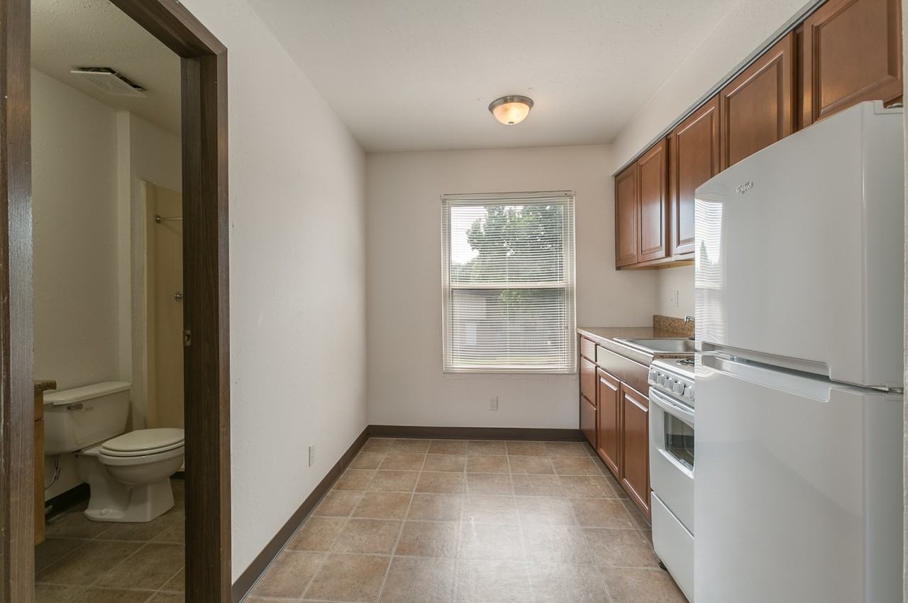 Eastview Apartments - Photo 3 of 32