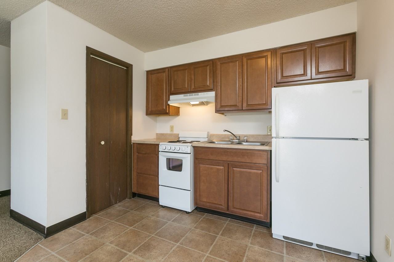 Eastview Apartments - Photo 4 of 32
