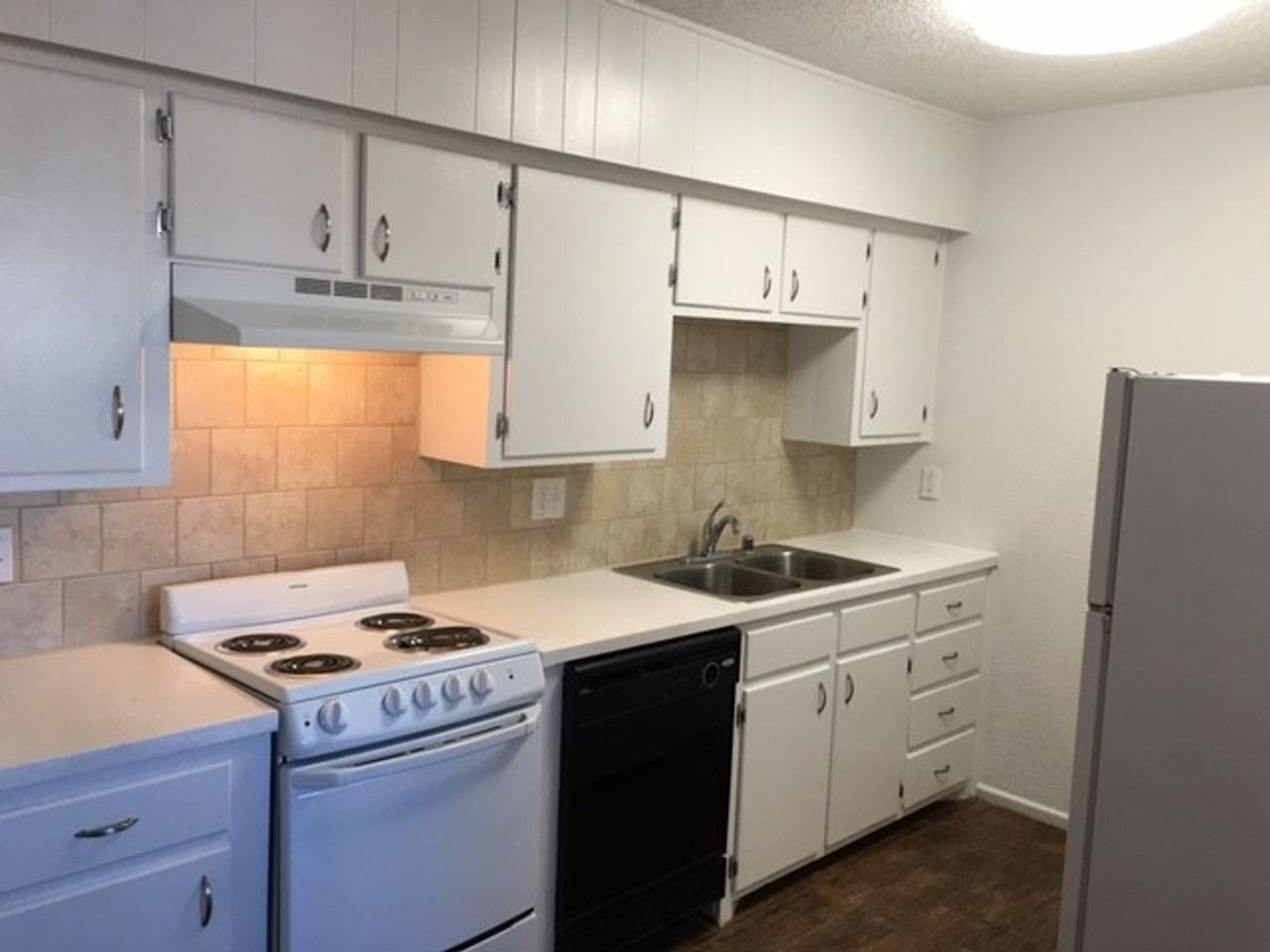 St Abby Apartments - Photo 4 of 11