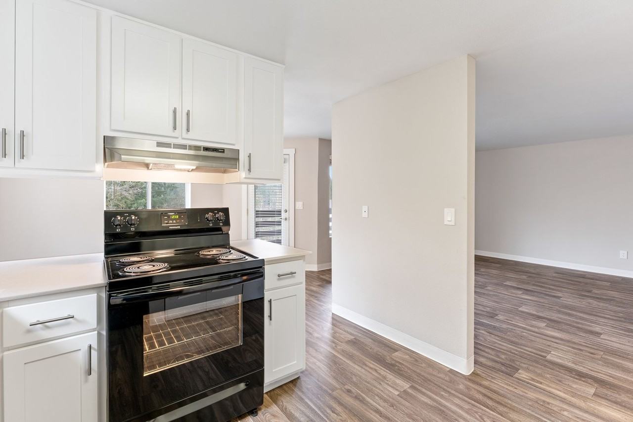 211 Oregon City Boulevard #211 - Photo 4 of 18