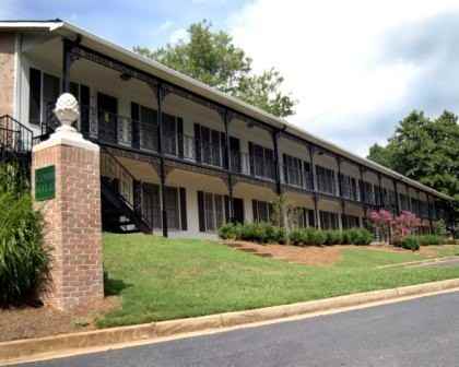 Affordable 1 bedroom units just 1 mile from UGA campus! - Photo 2 of 10
