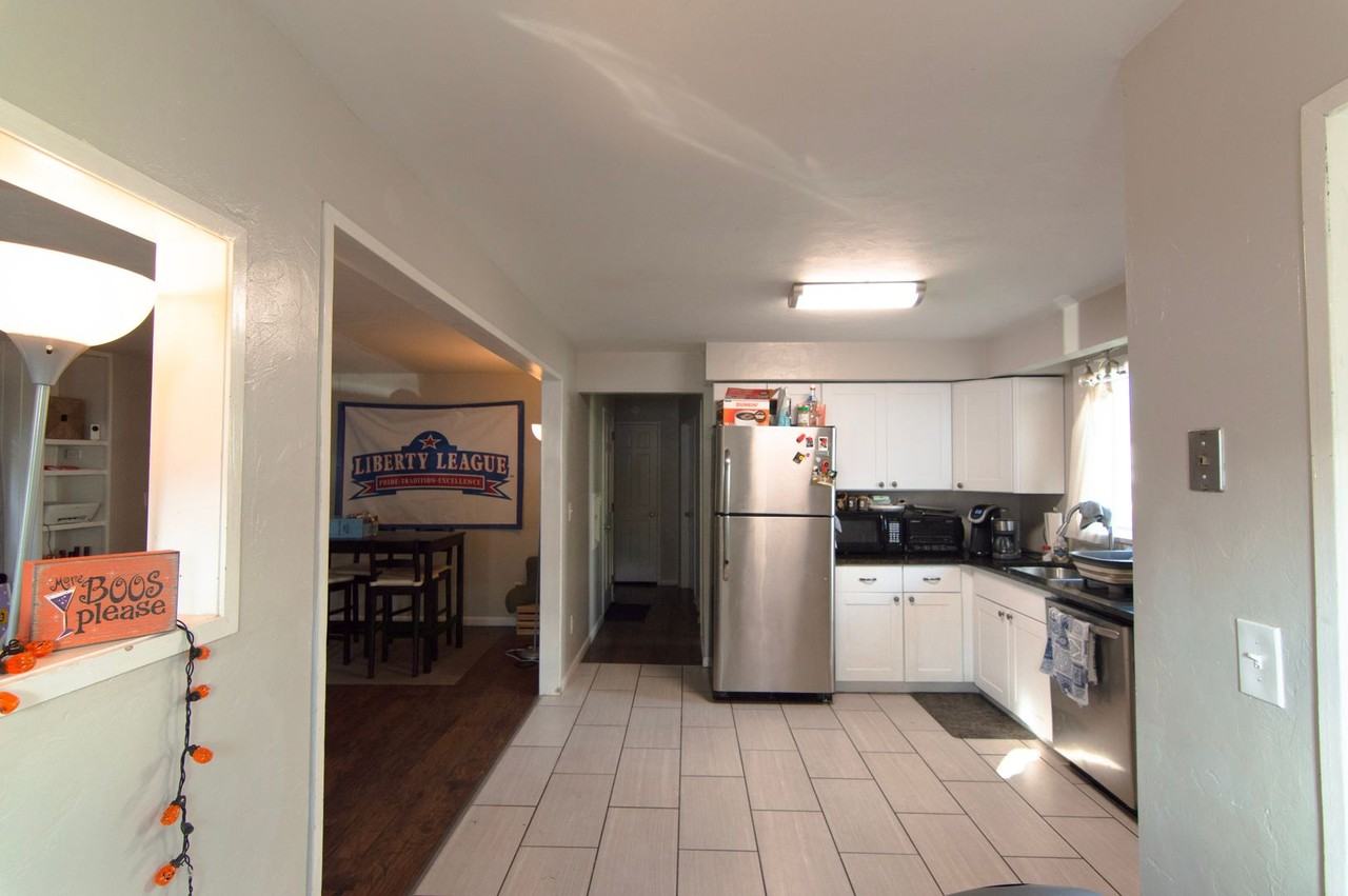 605 S Aurora Street - Photo 3 of 29