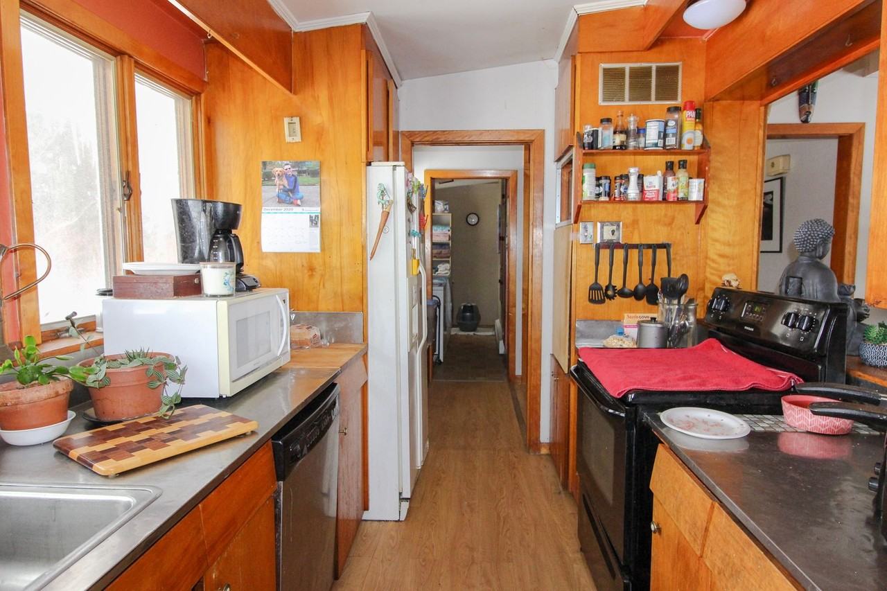 924 Danby Rd. - Photo 2 of 27