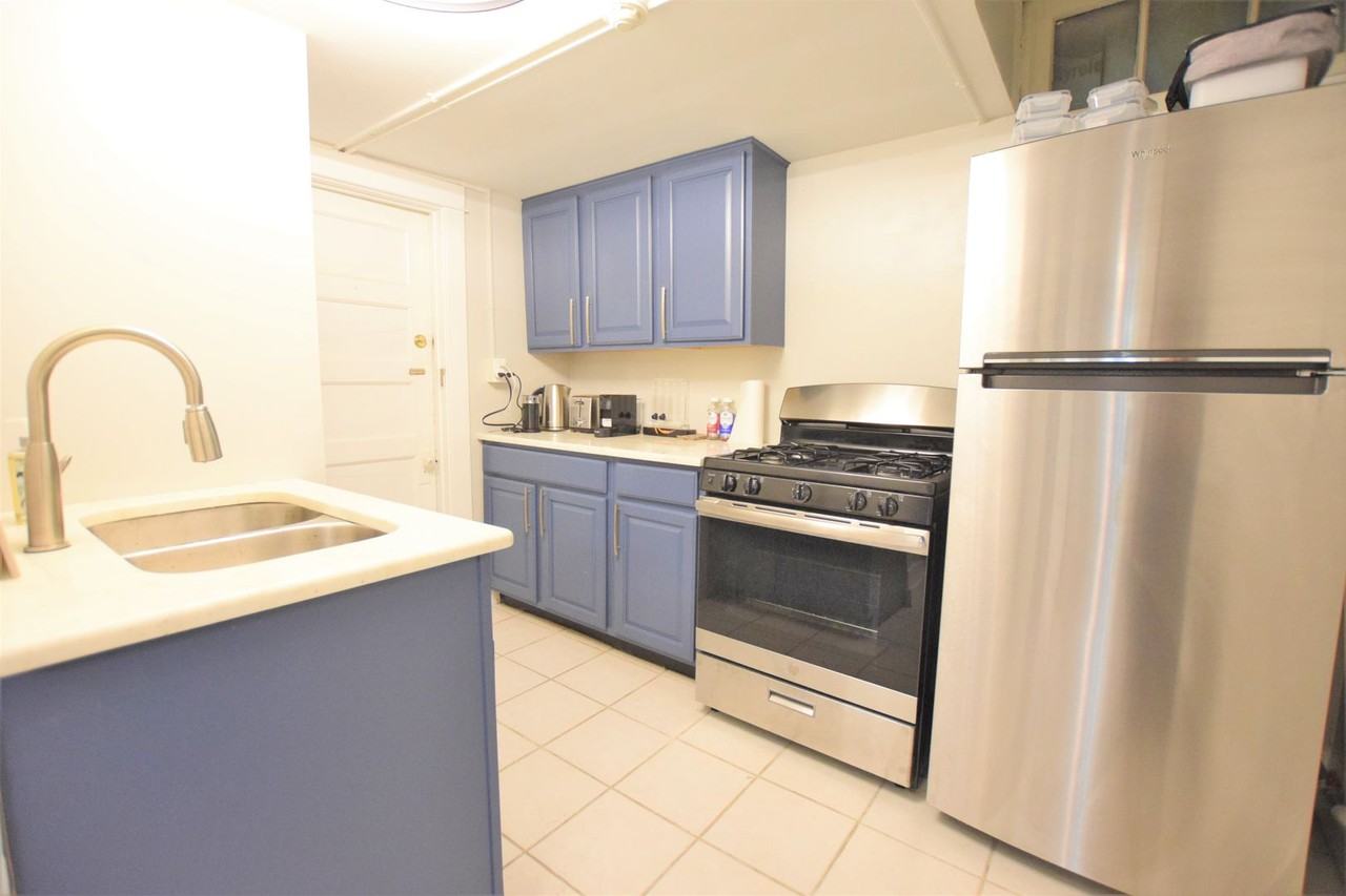 609 E State St - Photo 5 of 50