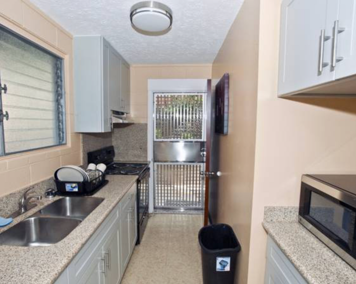 University Manor - Photo 6 of 8