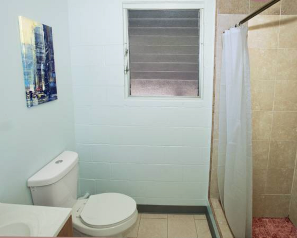 University Manor - Photo 7 of 8