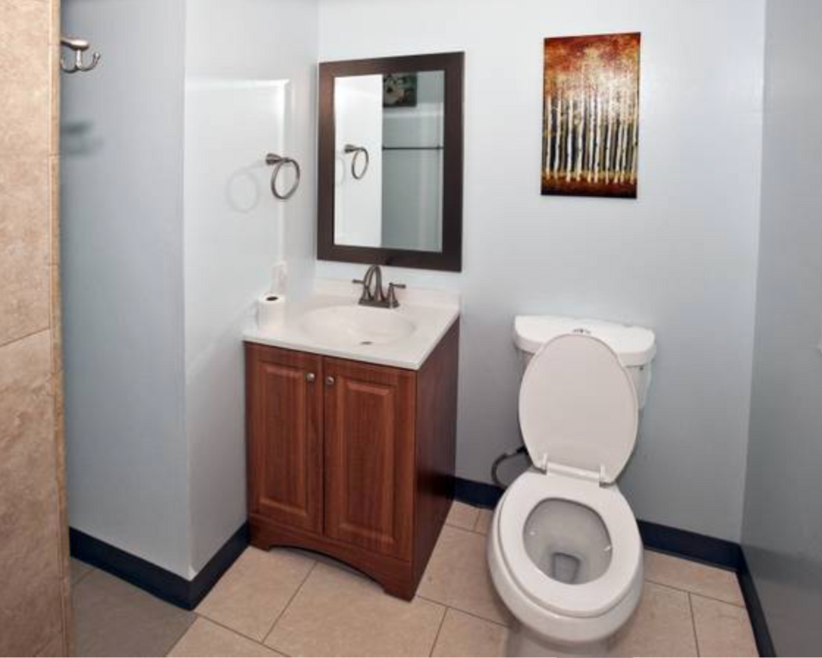 University Manor - Photo 5 of 8