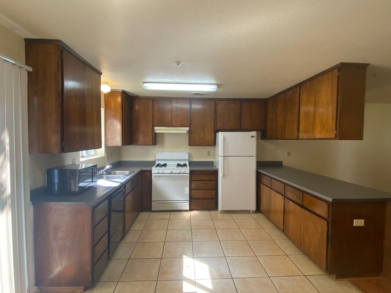 720 W 2nd Ave - Photo 4 of 50