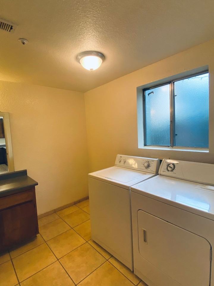 720 W 2nd Ave - Photo 5 of 50