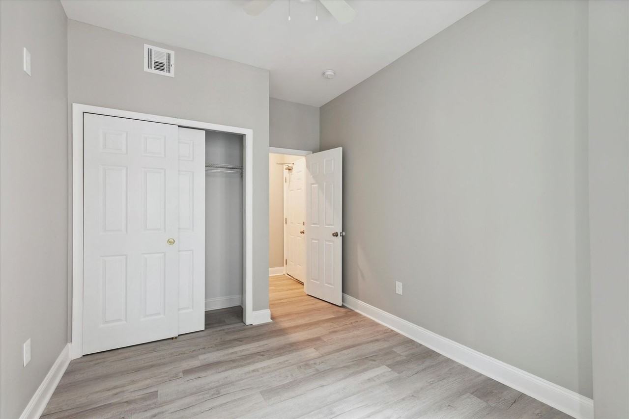 832 Wynnewood Ave - Photo 3 of 8