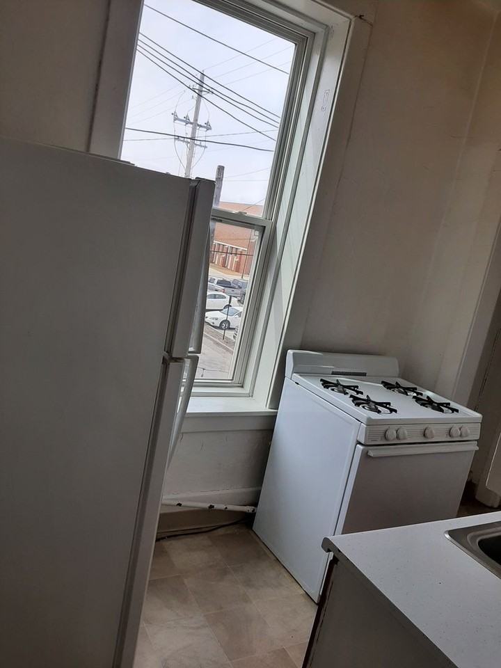 1020 - Photo 4 of 25