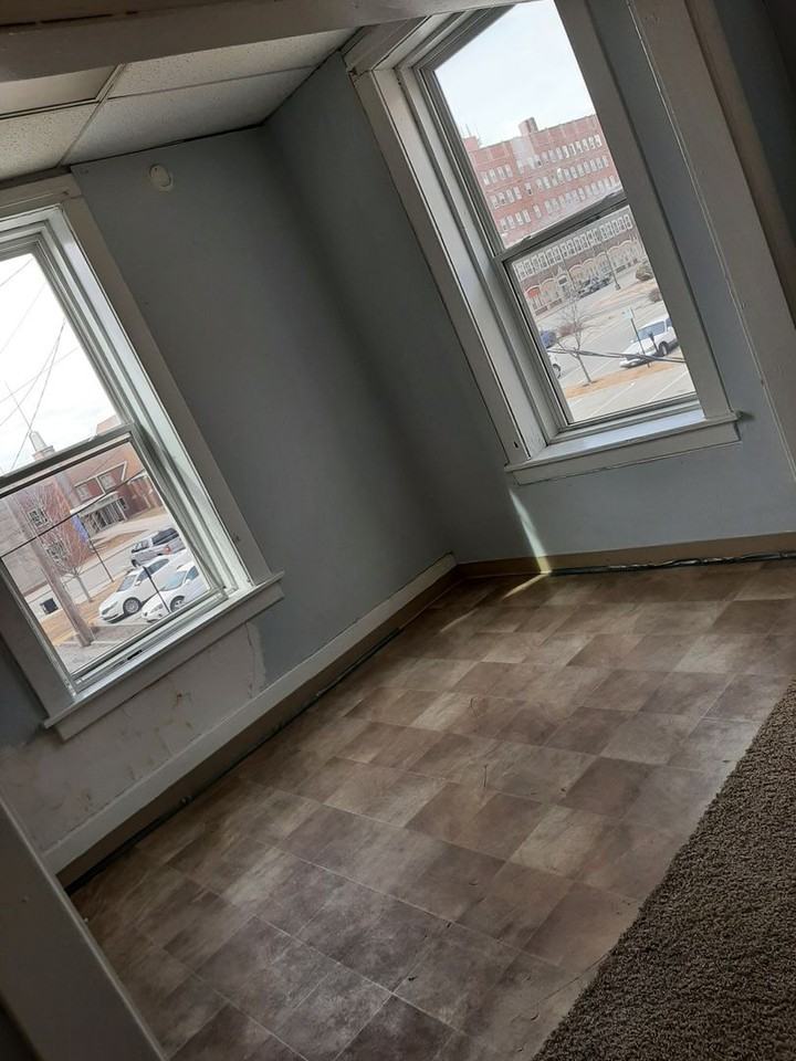 1020 - Photo 2 of 25