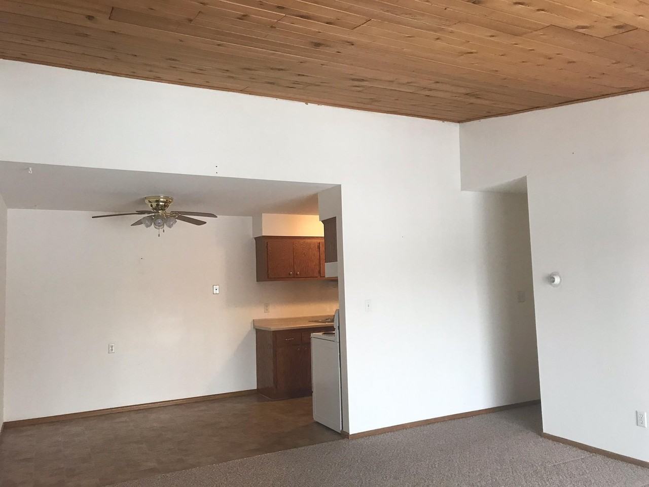 Spacious 1 &2 Bedrooms with Balcony, Parking and Onsite Laundry - Photo 4 of 30