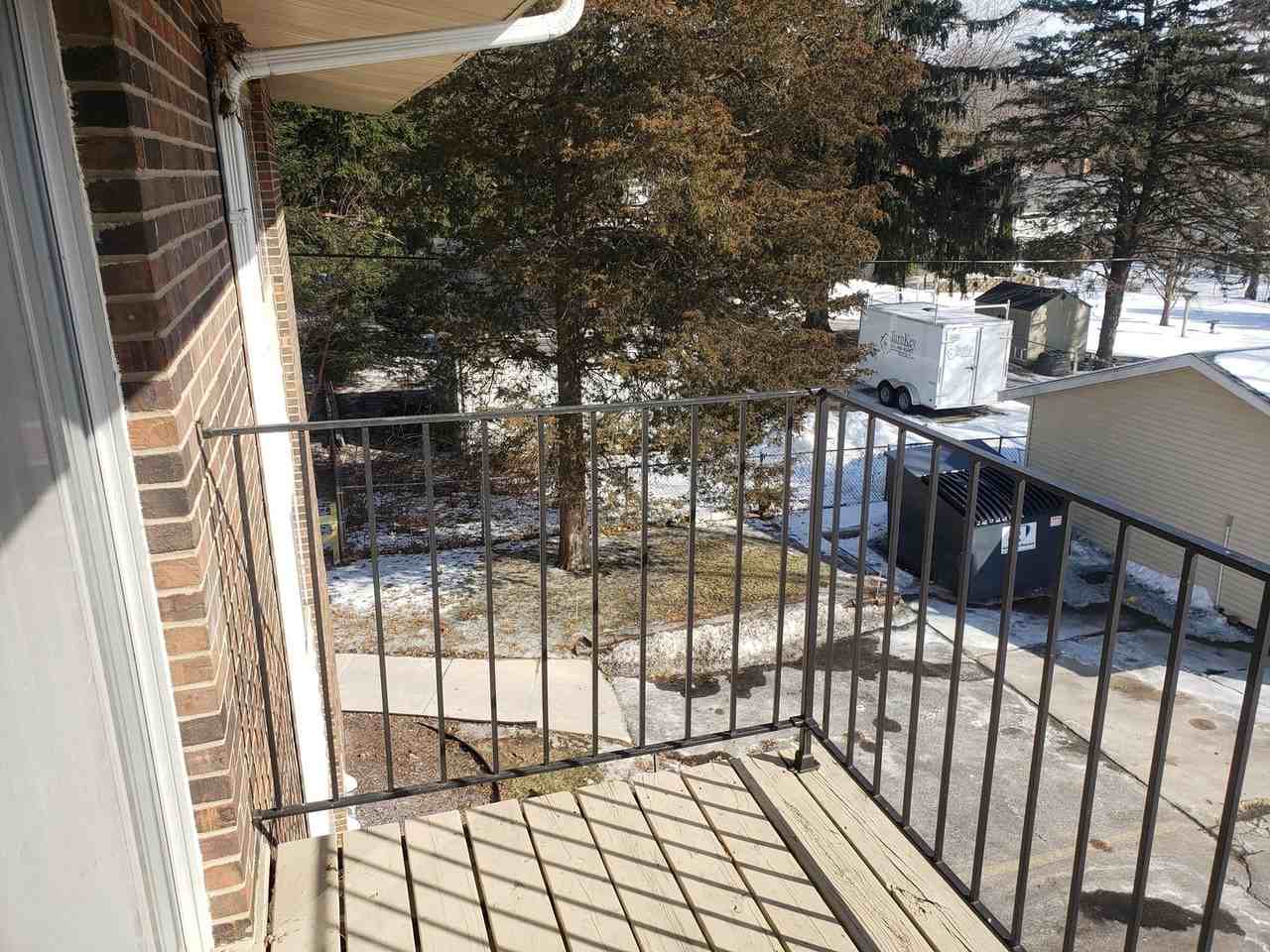 Spacious 1 &2 Bedrooms with Balcony, Parking and Onsite Laundry - Photo 5 of 30