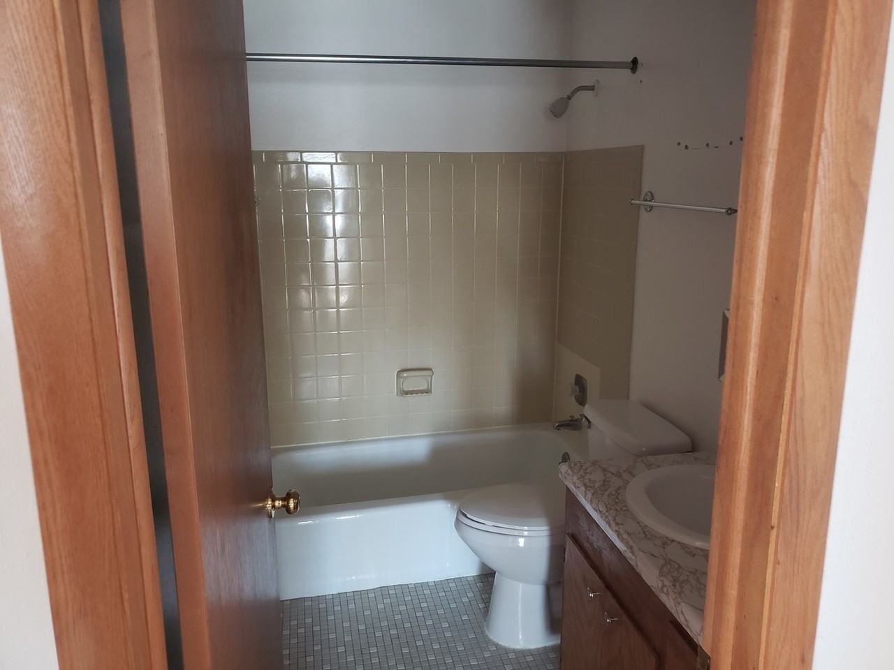 Spacious 1 &2 Bedrooms with Balcony, Parking and Onsite Laundry - Photo 6 of 30