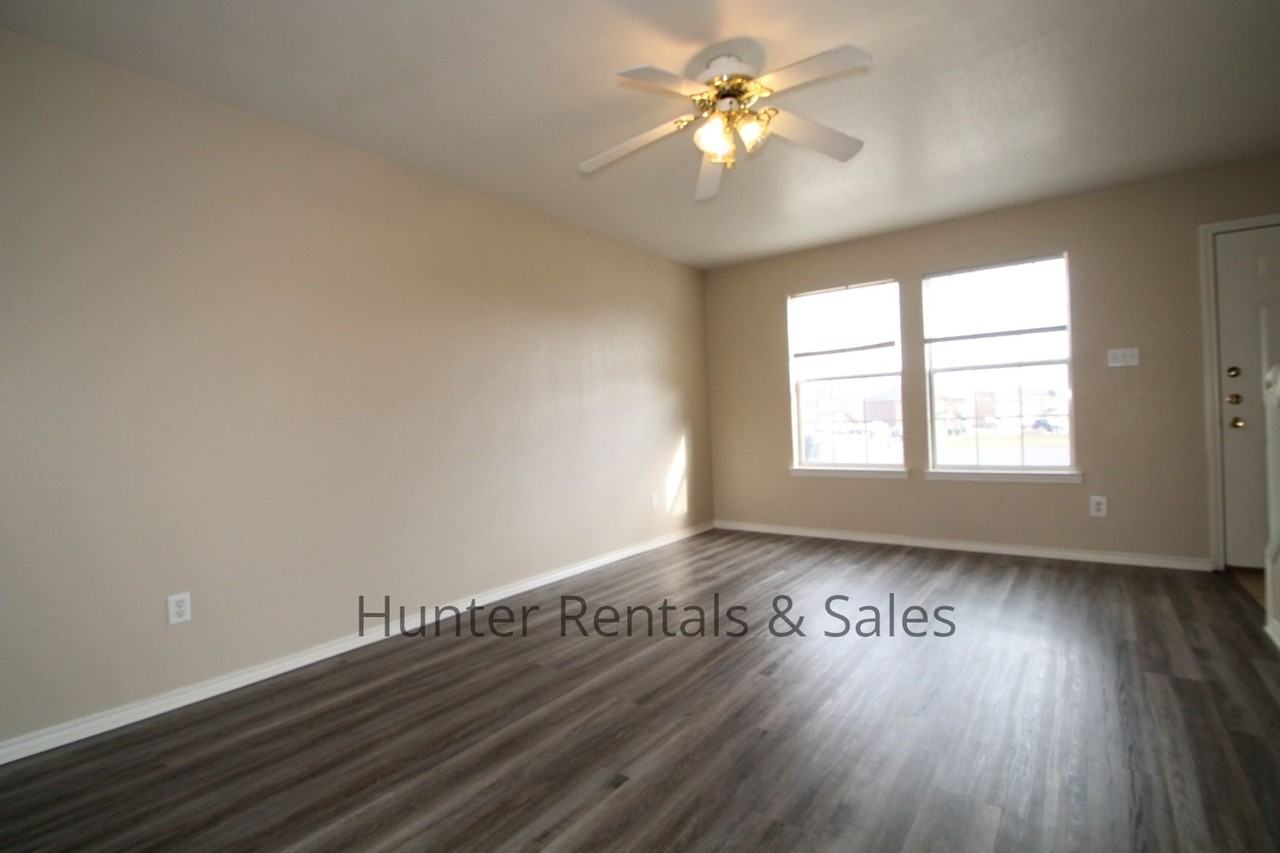 1710 Spring Rose Cir Apt B - Photo 3 of 17