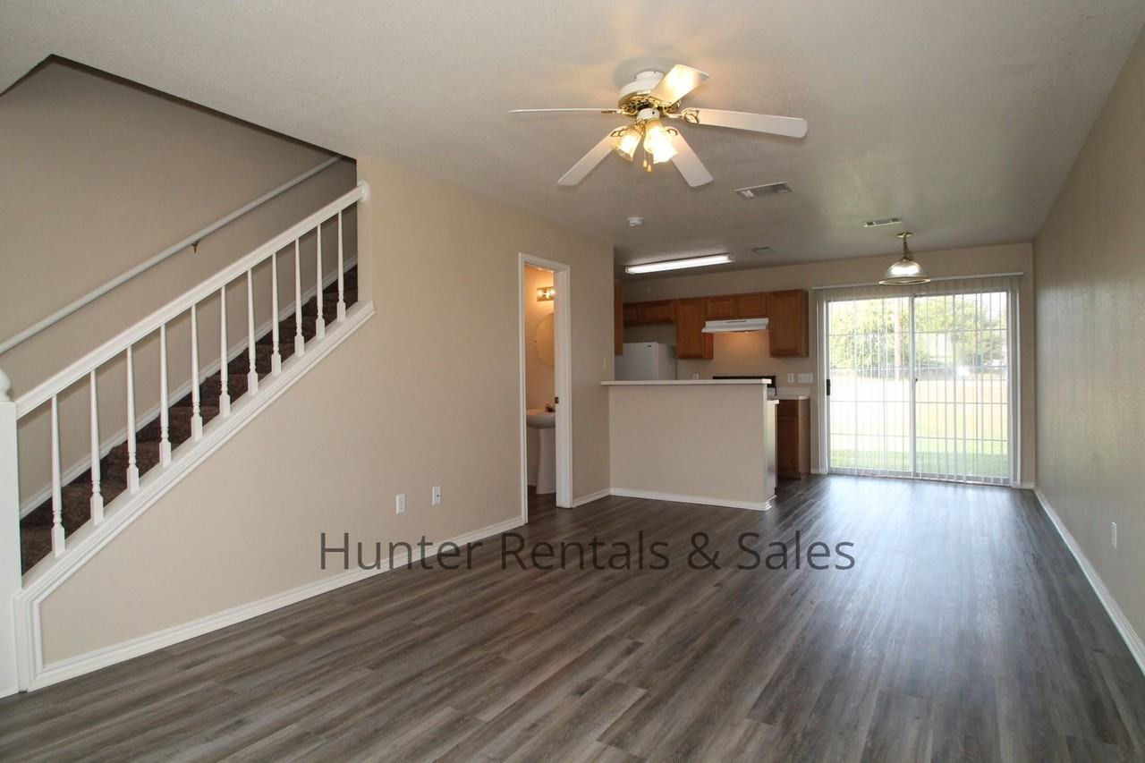 1710 Spring Rose Cir Apt B - Photo 5 of 17