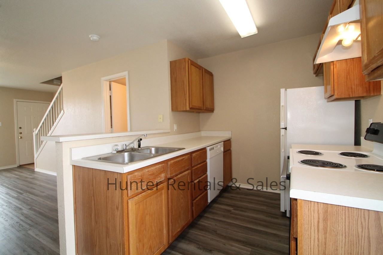 1710 Spring Rose Cir Apt B - Photo 7 of 17